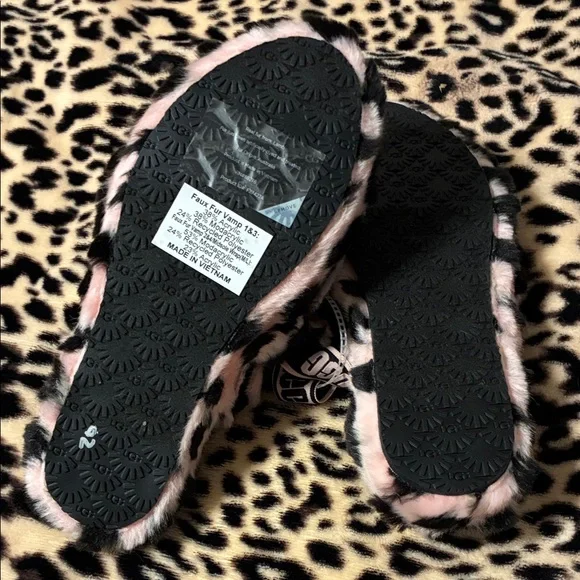 🎀 UGG Animal Print Fluffy Slides 🎀 - Picture 4 of 4